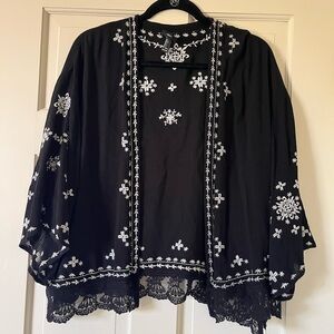 Forever 21 Women's Size S Lightweight Black Floral 3/4 Sleeve Shawl Boho